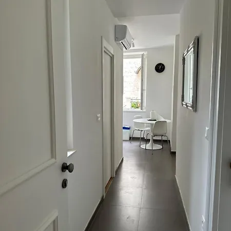 Old Town Apolon Luxury Apartamento *